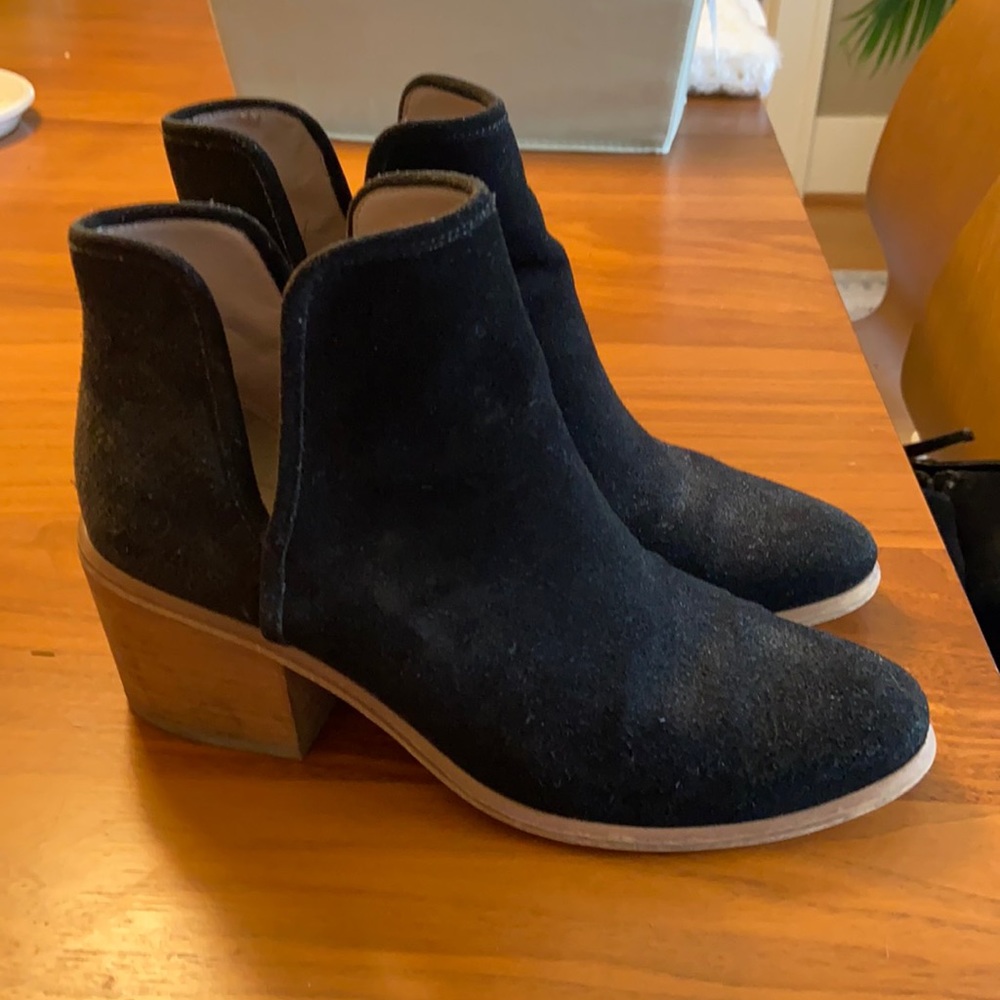 Hinge black booties